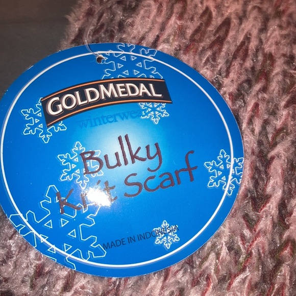 Woman’s scarf. New with tags - Picture 2 of 4